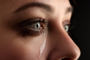 γυναίκα που δακρύζει - καταπιεσμένο συναισθημα